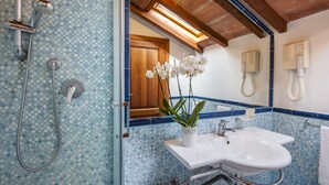 A bathroom with a shower, sink, and mirror. - Two-room apartment in residence with swimming pool and restaurant (Grosseto)