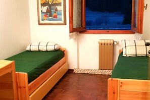 2 bedrooms, iron/ironing board, bed sheets