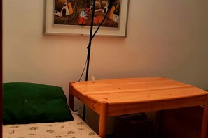 2 bedrooms, iron/ironing board, bed sheets