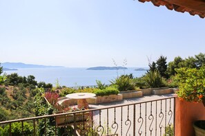 Terrace/patio - Absolute vacation apartment near the sea"Nest"in the Villa Stratos majestic view (island of Skiathos- Ahladies)