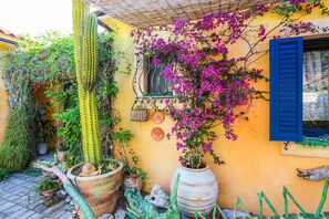 Exterior detail - Absolute vacation apartment near the sea"Nest"in the Villa Stratos majestic view (island of Skiathos- Ahladies)