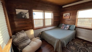2 Schlafzimmer, Schreibtisch, Bettwäsche