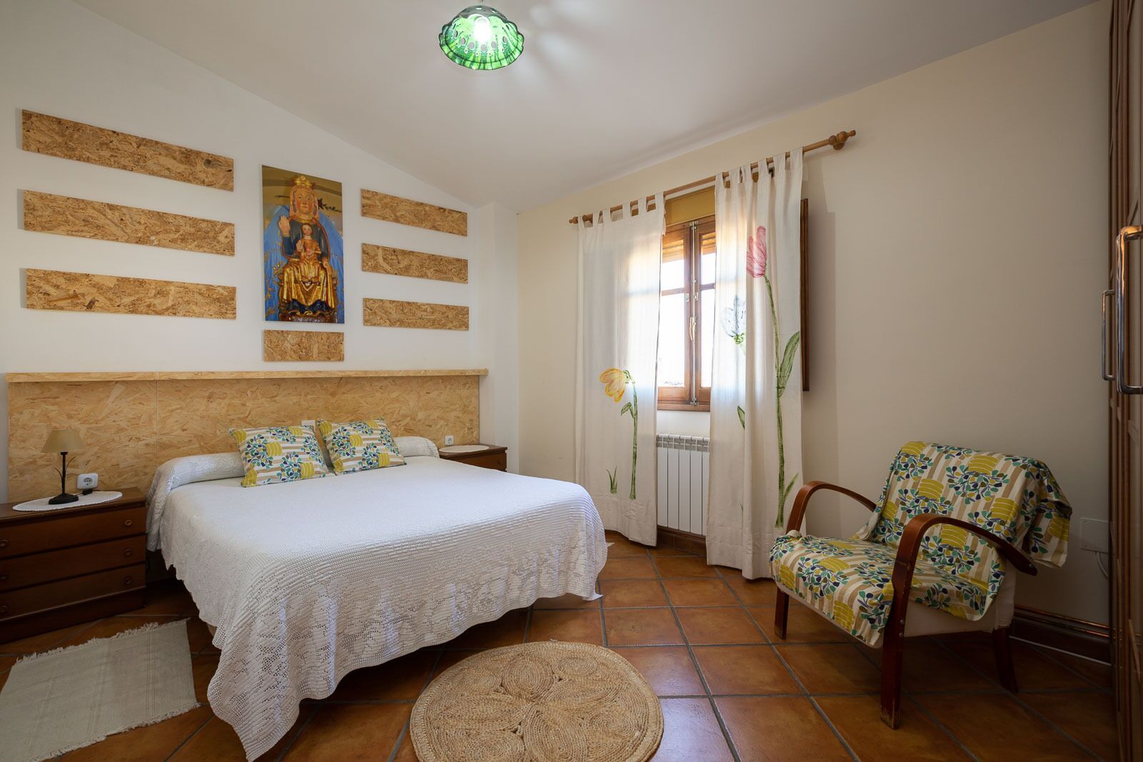 3 slaapkamers, een strijkplank/strijkijzer, wifi, beddengoed
