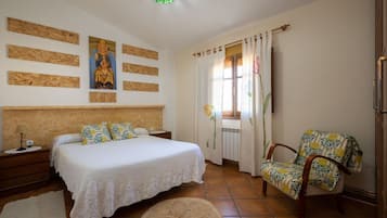 3 slaapkamers, een strijkplank/strijkijzer, wifi, beddengoed