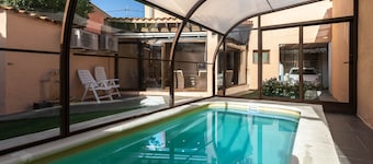 MAISON D'ERNESTO. PORCHE, GARAGE ET JARDIN.