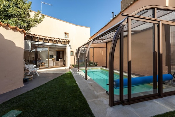 Indoor pool, outdoor pool