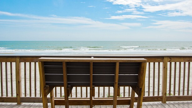 A wooden deck with a bench overlooking a beach. - Sea Oaks Oceanfront 2-Bed / 2-Bath (Garden City)