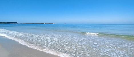 Beach nearby, sun-loungers, beach towels