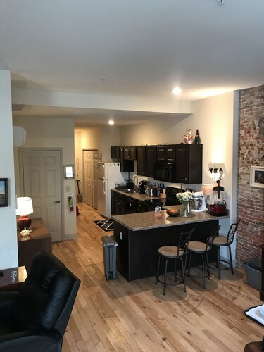 LARGE LUXURY LOFT ON CHURCH STREET MARKETPLACE