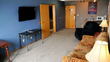 Standard Suite, 1 Bedroom, Non Smoking (Suite 1 - 215) | In-room safe, free WiFi