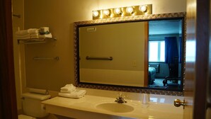 Standaard suite, 1 slaapkamer, niet-roken (Suite 1 - 215) | Badkamer