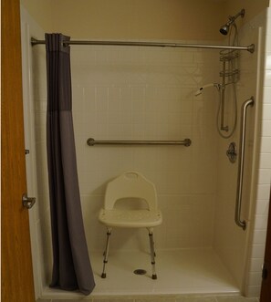 Standard Room, 1 Bedroom, Accessible, Non Smoking (ADA 1st Floor - NorthView Non Smoking) | Peti besi dalam bilik, Wi-fi percuma 