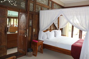 3 bedrooms, in-room safe, desk, iron/ironing board