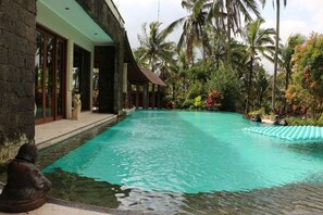 Utomhuspool