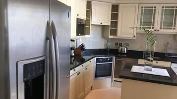 Room, 2 Bedrooms, Non Smoking | Private kitchen | Full-sized fridge, microwave, oven, stovetop