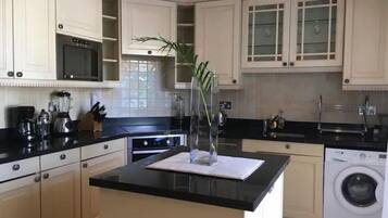 Room, 2 Bedrooms, Non Smoking | Private kitchen | Full-sized fridge, microwave, oven, stovetop