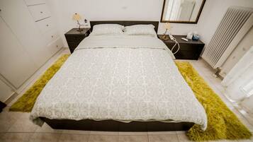 3 bedrooms, desk, soundproofing, iron/ironing board