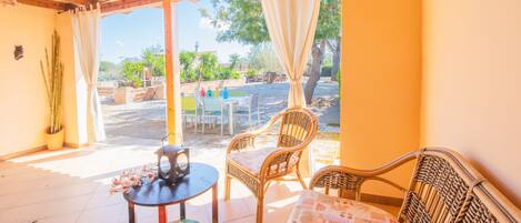 تناول الطعام بالخارج