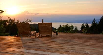 Boutique Alpine Chalet with Panoramic Views next to Ski Lift