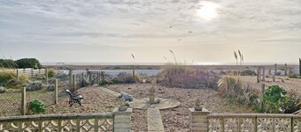 Sea Scene's ,  Hayling Island -  a flat that sleeps 4 guests  in 2 bedrooms
