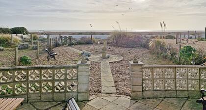 Sea Scene's , Hayling Island - a flat that sleeps 4 guests in 2 bedrooms