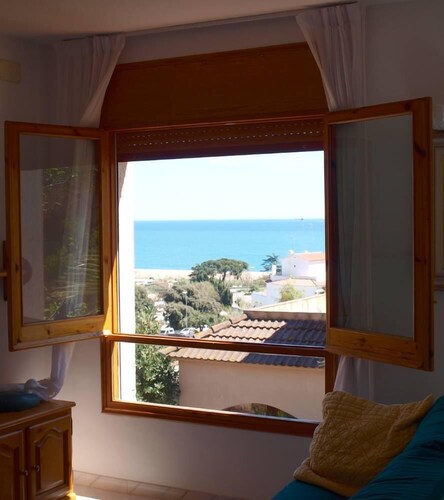 HOUSE WITH SEA VIEWS WITH PRIVATE POOL AND LARGE GARDEN      