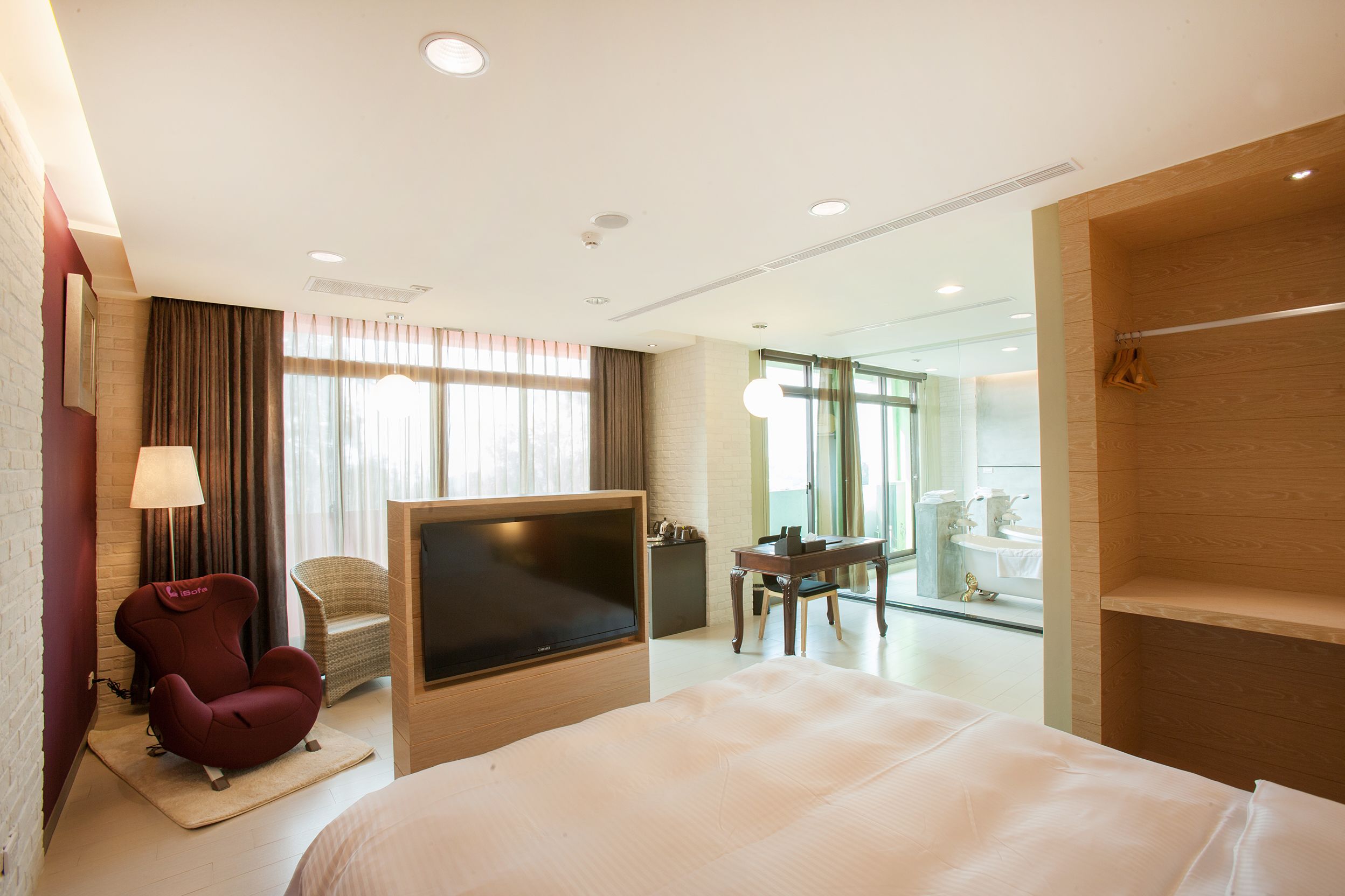 Suite Deluxe, 1 cama de matrimonio, no fumadores | Escritorio, cortinas opacas, sistema de insonorización y wifi gratis