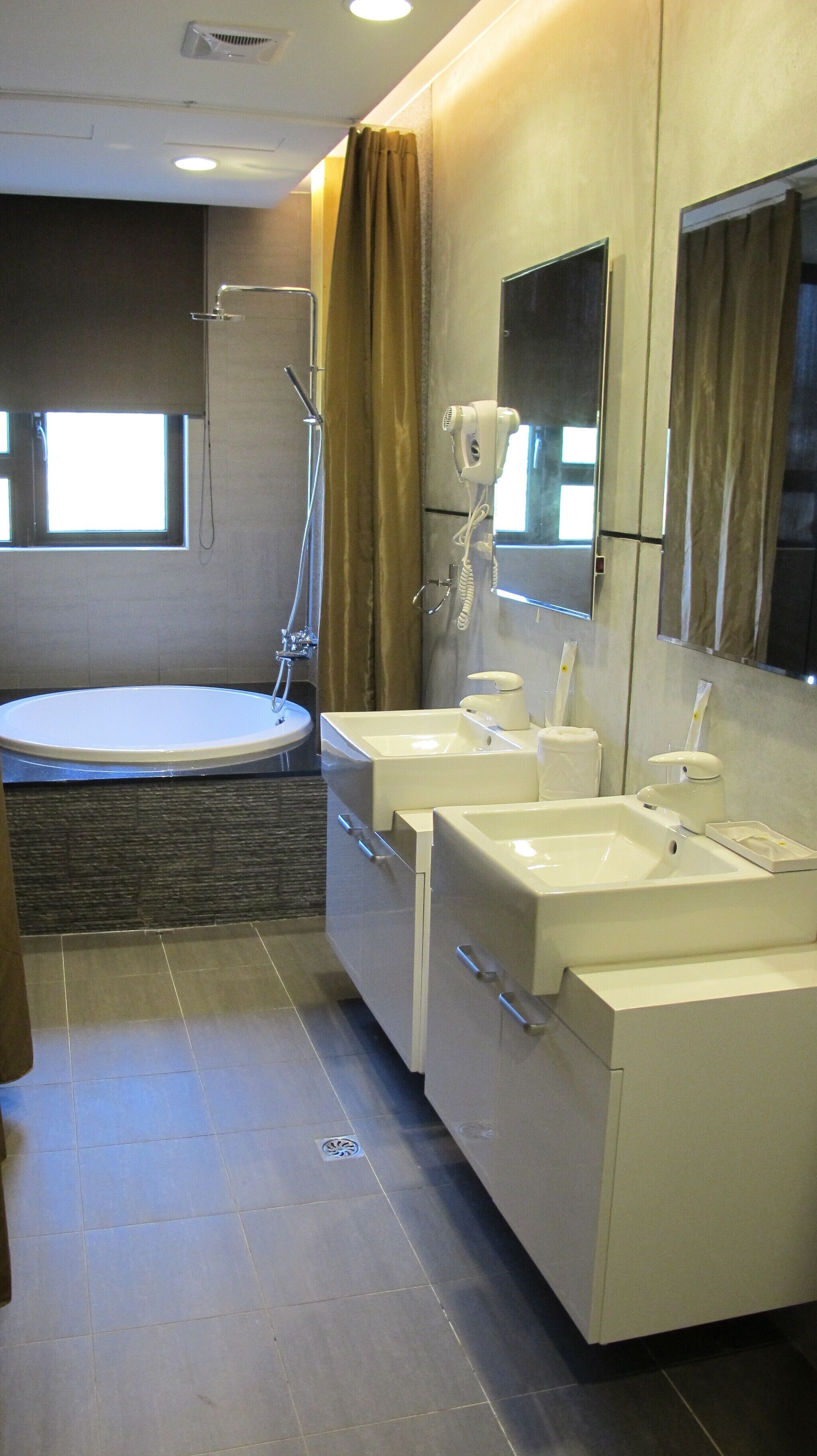 superior triple room, multiple beds, non smoking | bathroom | free toiletries, hair dryer, slippers, towels