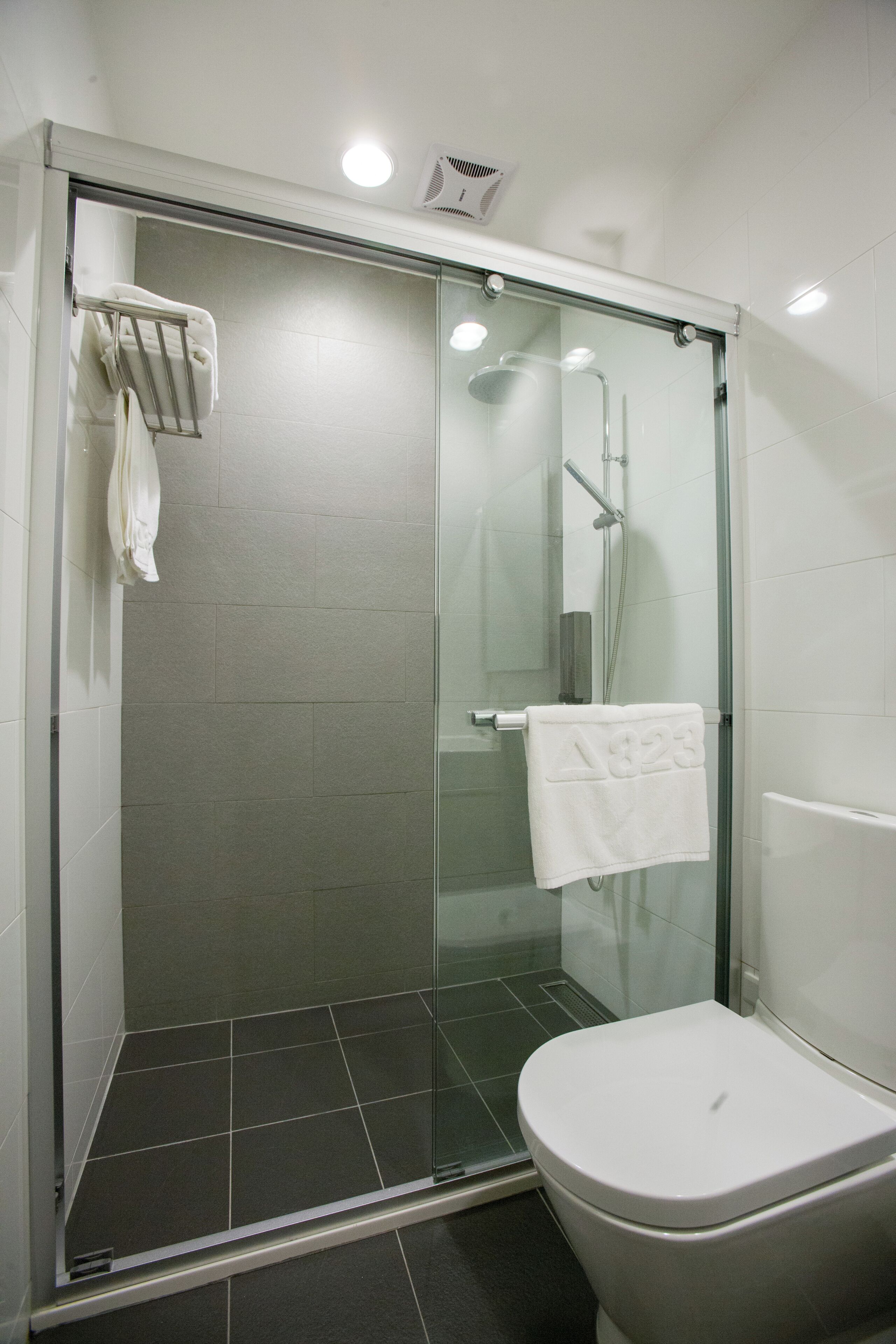 standard twin room, 2 single beds, non smoking | bathroom | free toiletries, hair dryer, slippers, towels