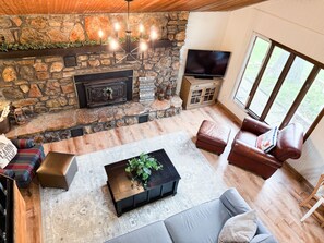 Smart TV, fireplace, DVD player - Family Cabin-Private Cove-Calm Water-Great Fishing (Gravois Mills)