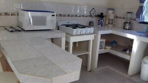 House, 2 Bedrooms, Non Smoking | Private kitchen | Full-sized fridge, microwave, stovetop, coffee/tea maker - Casa Palmera Vacacional en Cancún (Cancun)