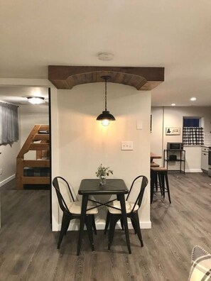 Dining - Farmhouse Suite #6, Walk to the Strip, A/C, Wi-Fi (Geneva)