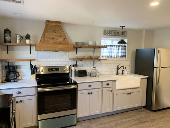 Fridge, microwave, stovetop, coffee/tea maker - Farmhouse Suite #6, Walk to the Strip, A/C, Wi-Fi (Geneva)