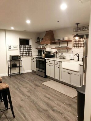 Fridge, microwave, stovetop, coffee/tea maker - Farmhouse Suite #6, Walk to the Strip, A/C, Wi-Fi (Geneva)