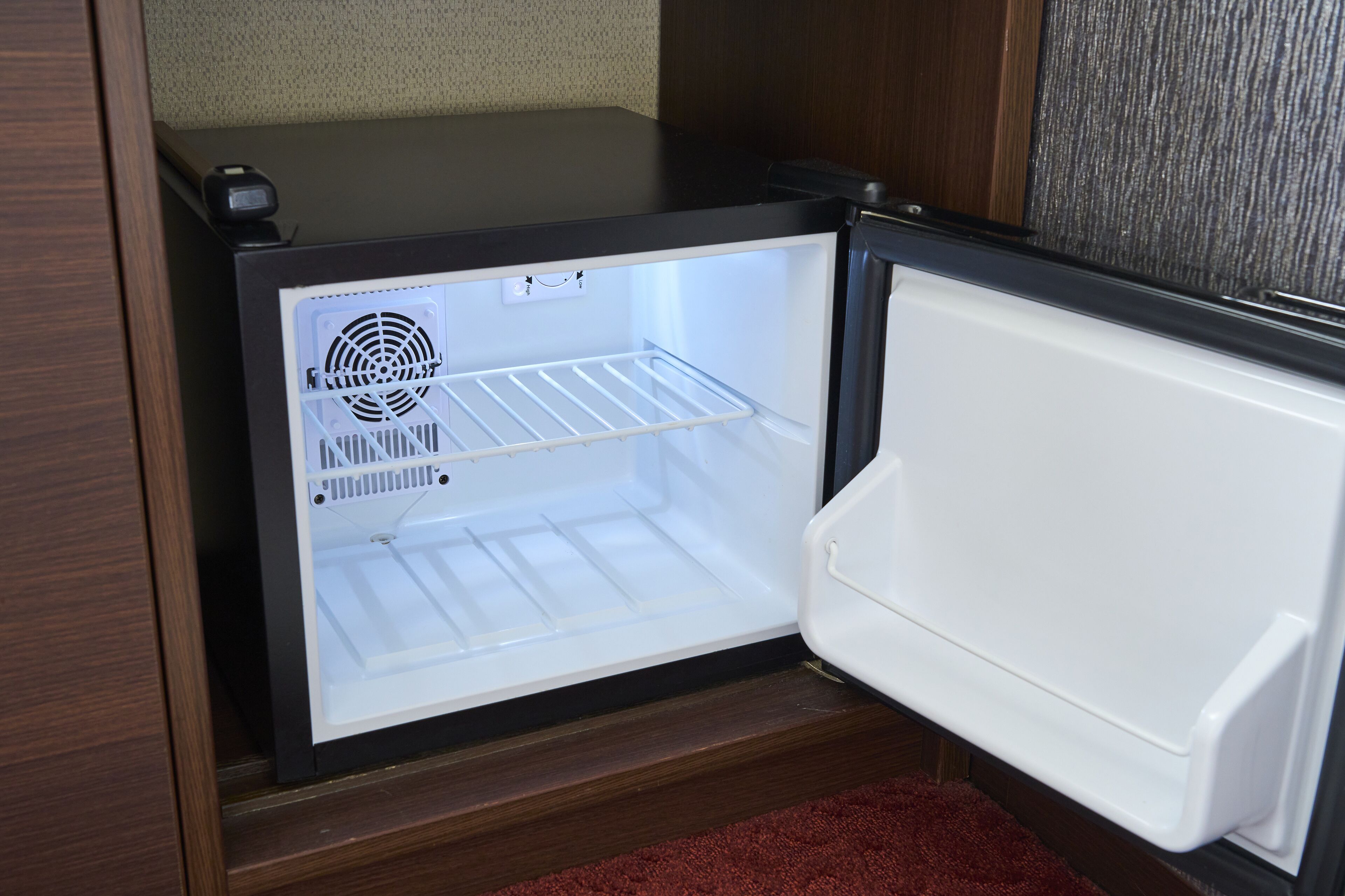 1 bedroom, premium bedding, down duvets, desk