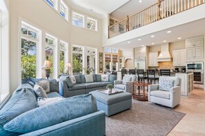 Televisión, reproductor de DVD y bocina smart 