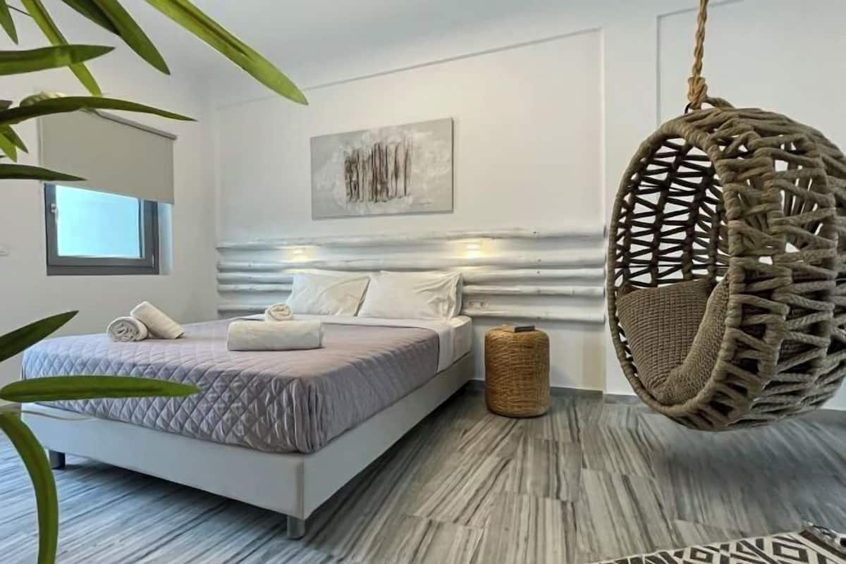 2 bedrooms, hypo-allergenic bedding, in-room safe