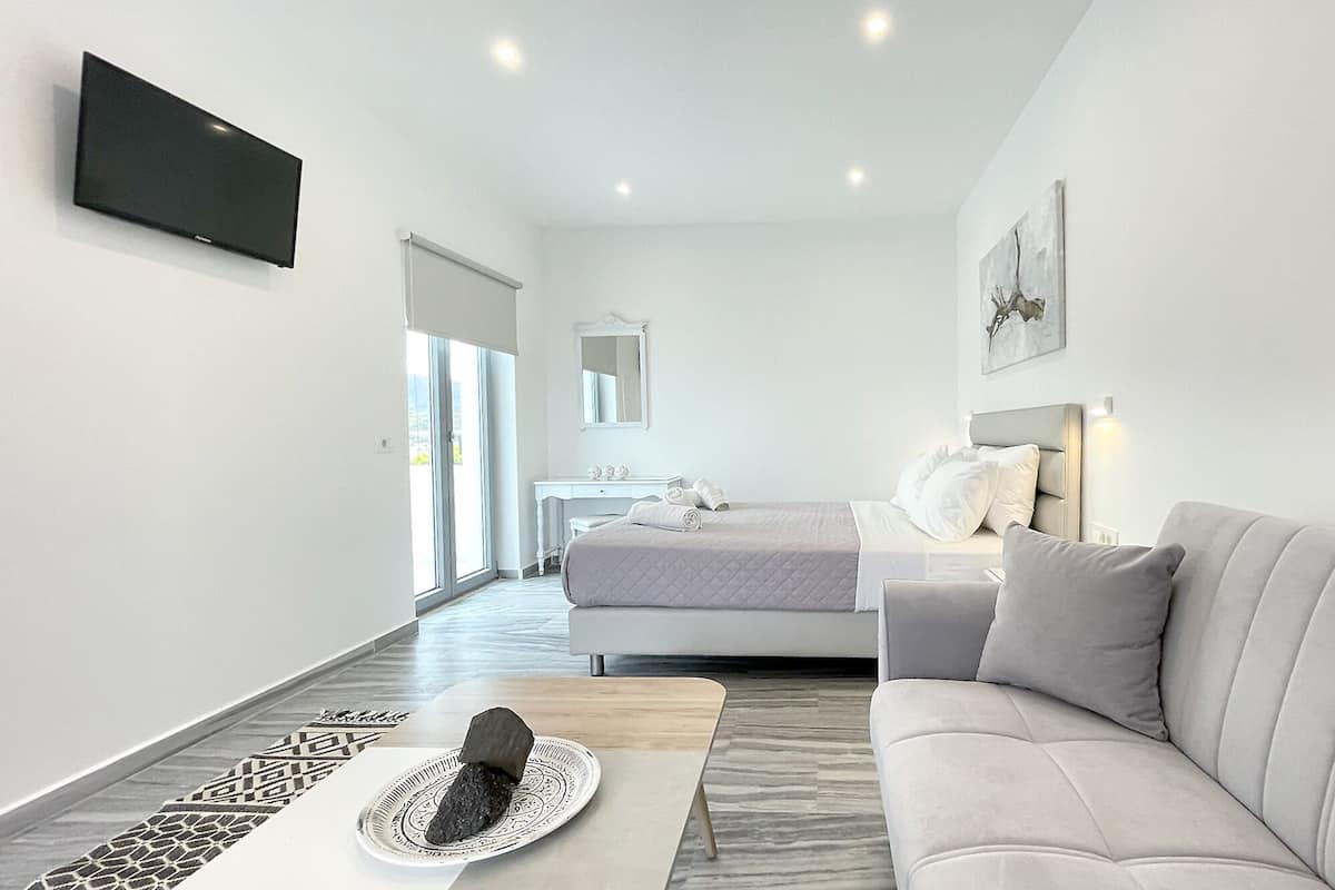 Superior Double Room | 2 bedrooms, hypo-allergenic bedding, in-room safe