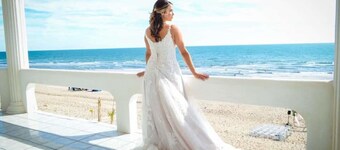 Oceanfront 10 bdrm 5 kitchen. Rent 6 bdrm Main House @ base price or add casitas