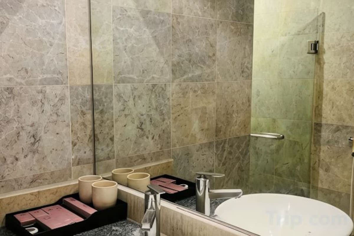 Standard Double Room (Queen)