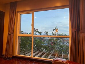 ห้องพรีเมียมดับเบิล (Marvelous Room) | มินิบาร์, โต๊ะทำงาน, ผ้าม่านกันแสง, ห้องเก็บเสียง