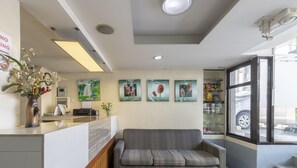 Lobby sitting area - ZEN Rooms Korner Hotel QC (Quezon City)