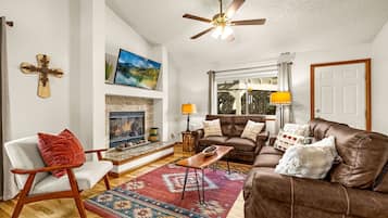 Smart TV, lareira, videogames, DVD player