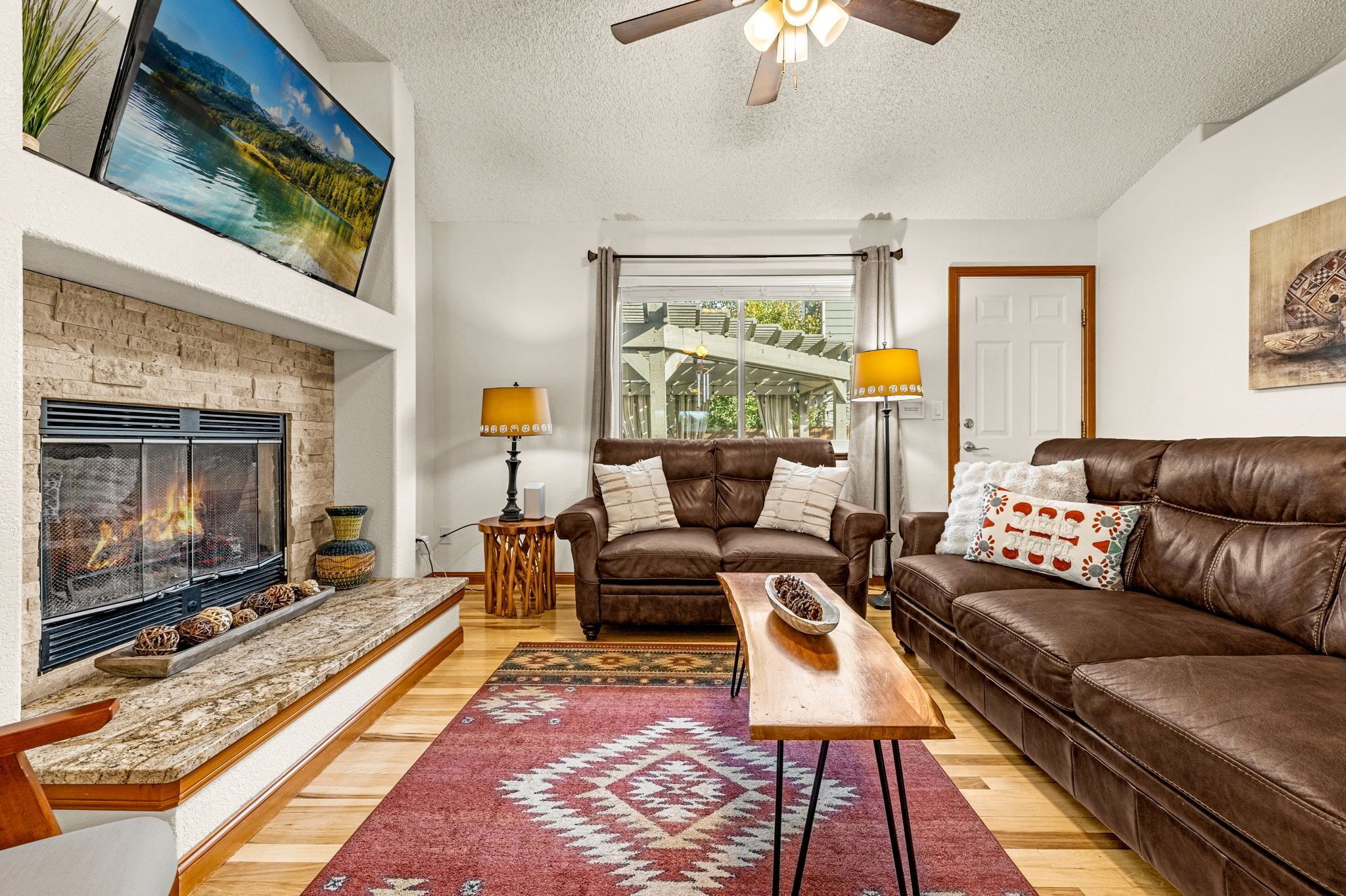 Smart TV, lareira, videogames, DVD player