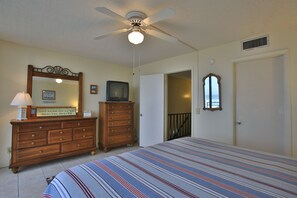 2 bedrooms, iron/ironing board, WiFi, bed sheets - Ocean View Townhouse (Flagler Beach)