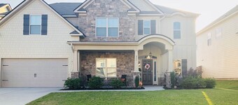 Hermosa casa de dos pisos nueva por Winchester Homebuilders