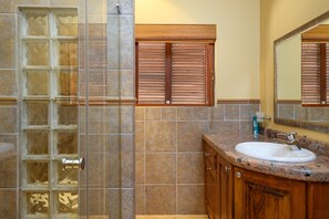 Luxury Villa, 4 Bedrooms, Non Smoking | Bathroom | Separate tub and shower, deep soaking tub, towels - San Lameer Villa Rentals 5916 (Southbroom)