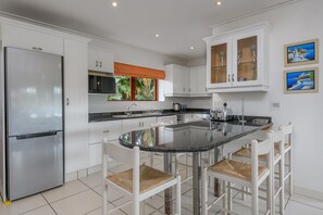 3 restauranter, frokost serveres