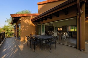 Villa Deluxe, 4 chambres, non-fumeurs | Terrasse/Patio