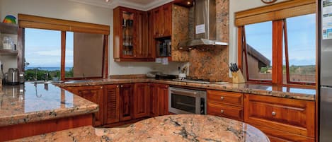 Villa luxueuse, 5 chambres | Cuisine privée | Réfrigérateur grande capacité avec congélateur, four à micro-ondes